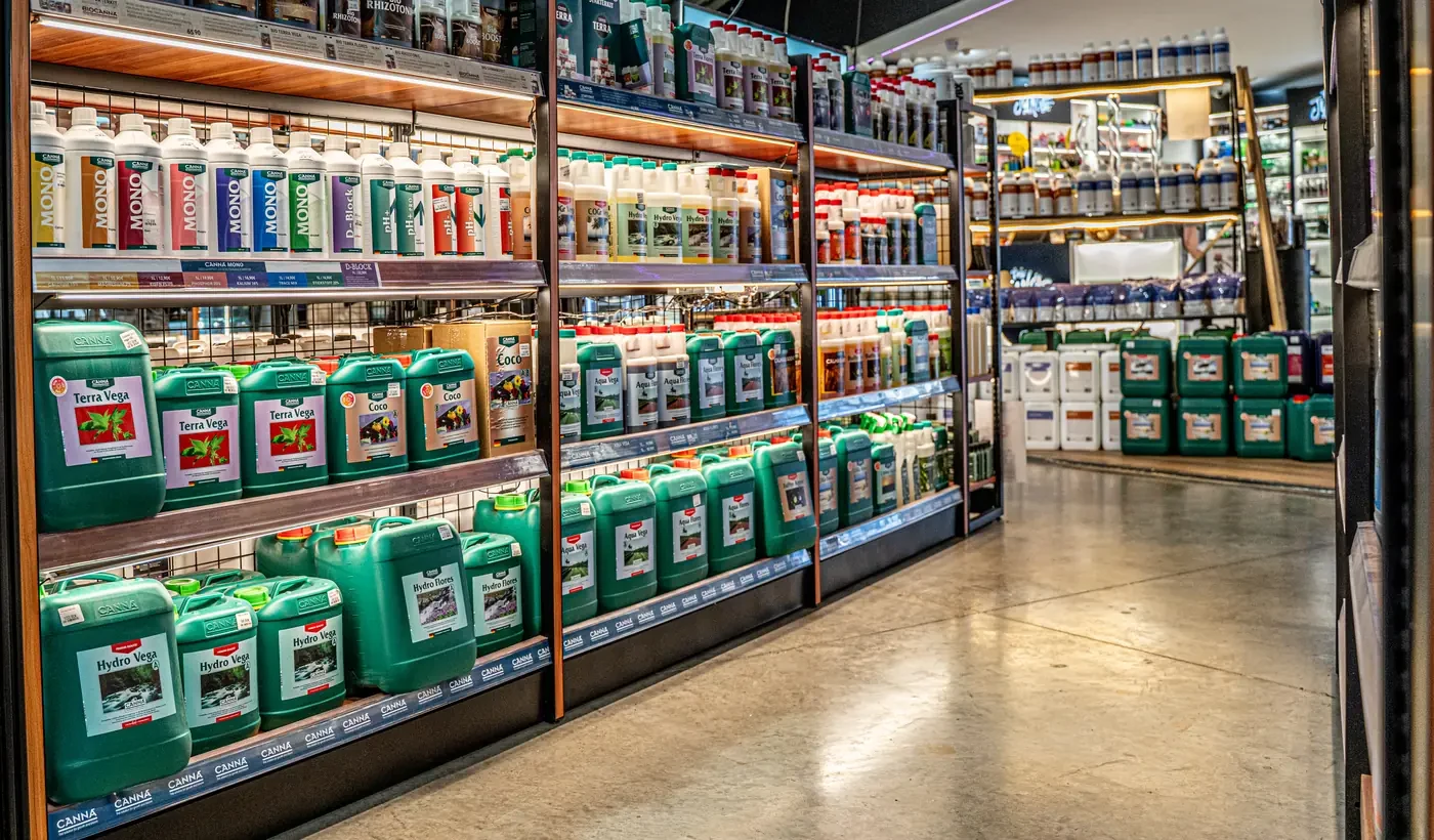 CANNA Terra, Coco und Aqua nebeneinander — medium-spezifische Dünger