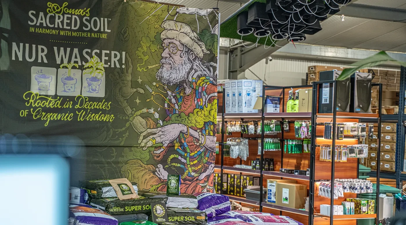 Dr. Somos Sacred Soil Super-Soil — lebendiges Premium-Substrat im Detail