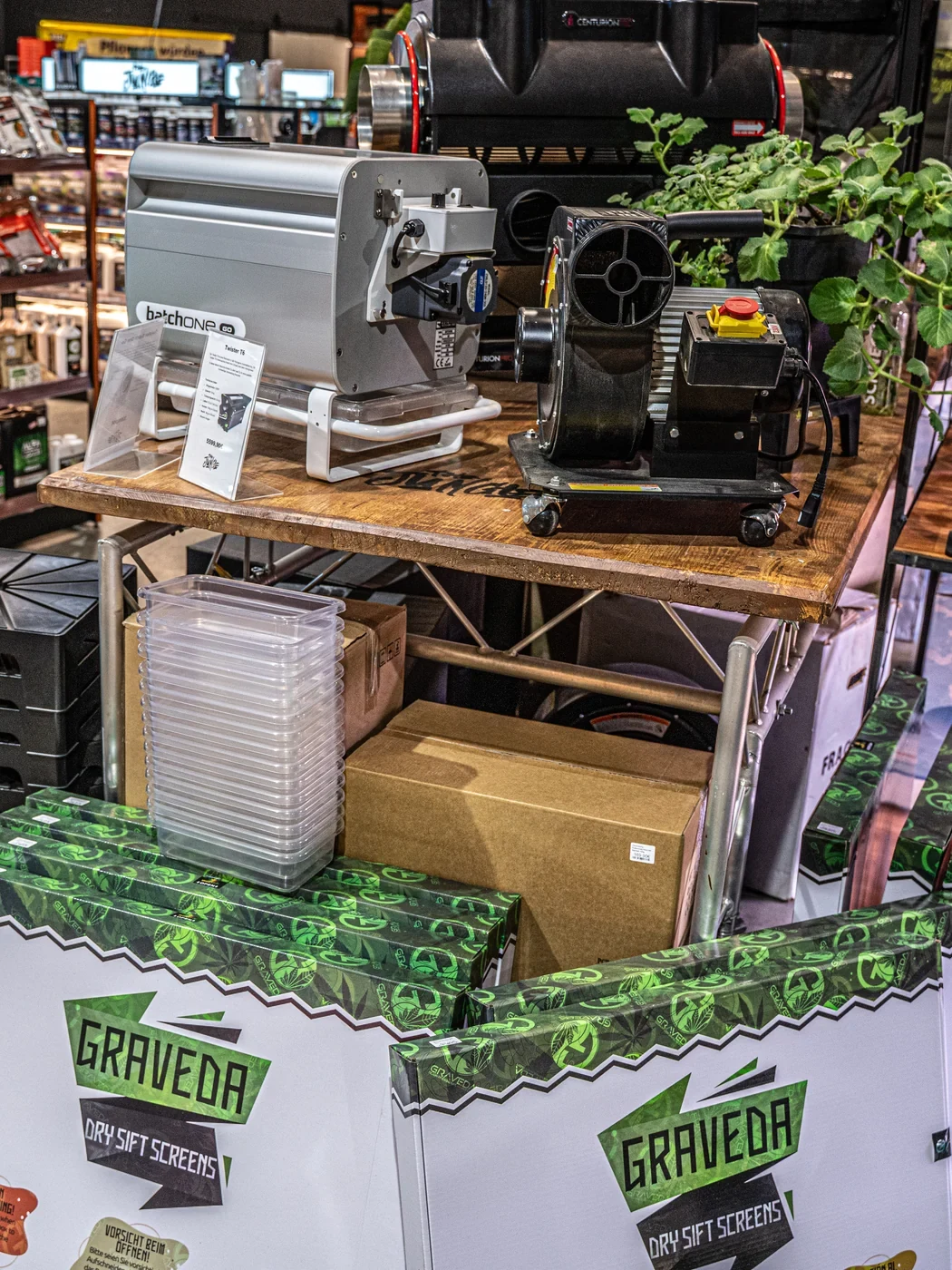 Graveda Dry-Sift-Screens im Sortiment im Verkaufsraum bei The Jungle Dortmund