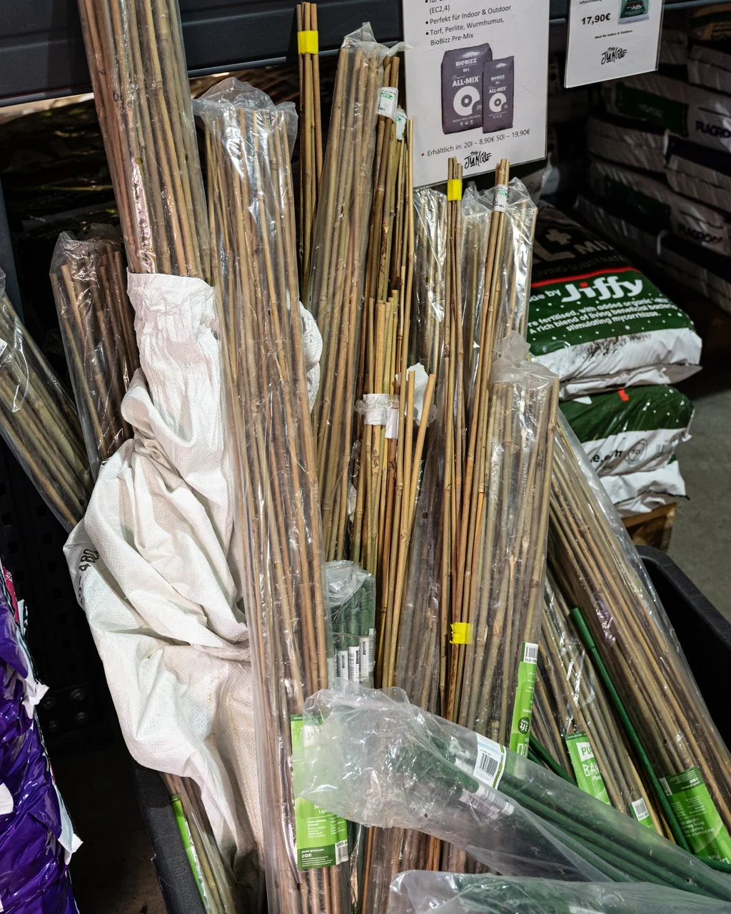 Bambusstäbe, Pflanzenstützen und Stäbe im Sortiment bei The Jungle in Dortmund