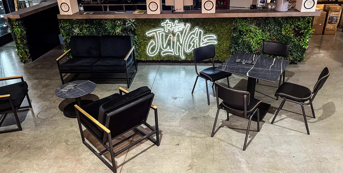 Bartheke im Chill-Bereich mit Gratis-Kaffee und WLAN