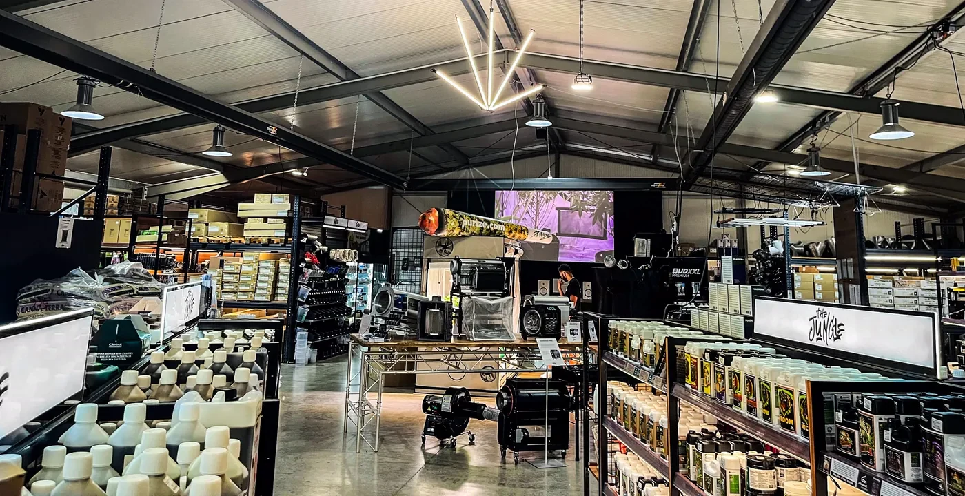 Innenansicht mit LED- und Düngerbereich im Store in Dortmund-Nord